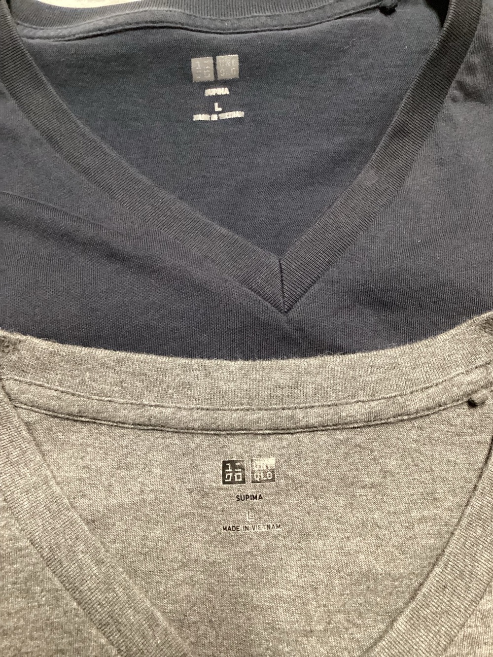 Uniqlo Classic 100% cotton V neck short sleeve tee bundle size Large - Picture 3 of 7